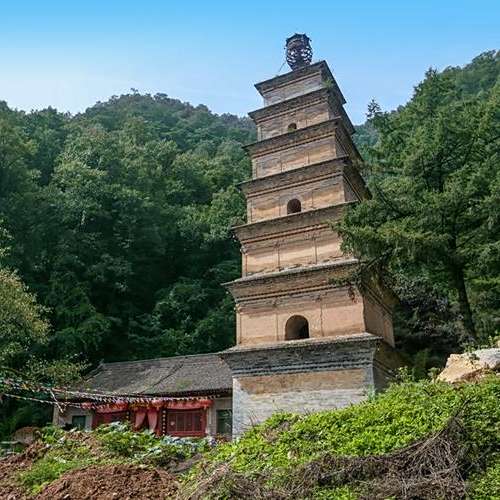 A scenic view of Weinan Bailiang Shousheng Temple Pagoda