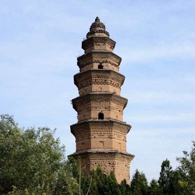 A scenic view of Weinan Fayuan Temple Pagoda Chengcheng
