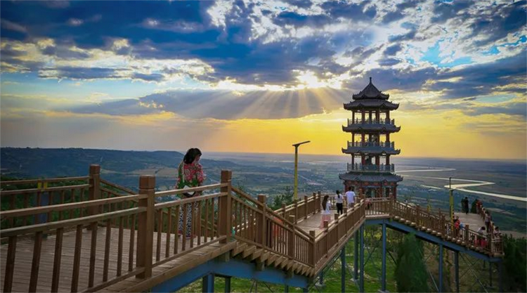 A scenic view of Weinan Fuping Wanhu Temple Pagoda