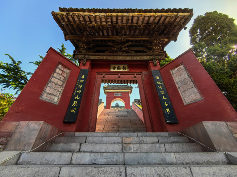 Experience the Tranquil Atmosphere of Hancheng Puzhao Temple in Weinan, Shaanxi