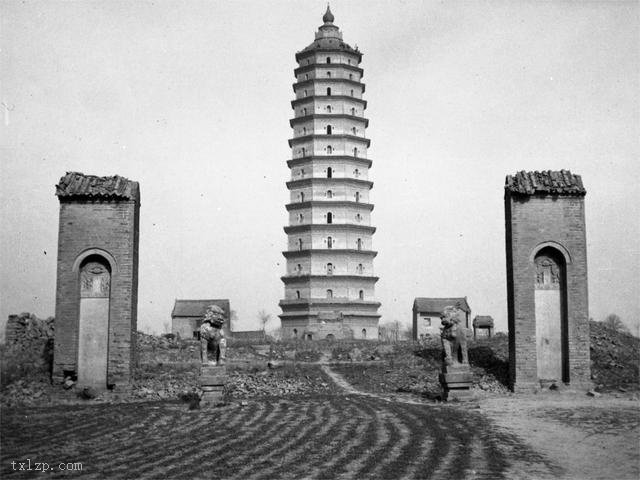A scenic view of Weinan Huiche Temple South Pagoda