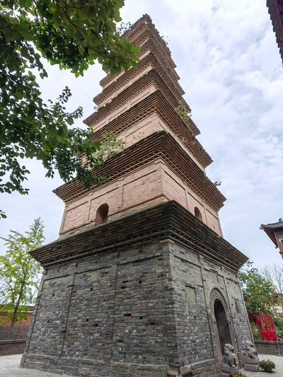 A scenic view of Weinan Huizhao Temple Pagoda