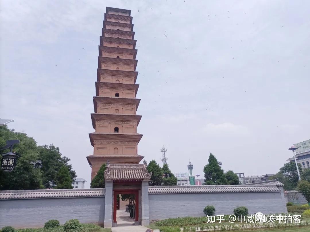 A scenic view of Weinan Jingjin Temple Pagoda