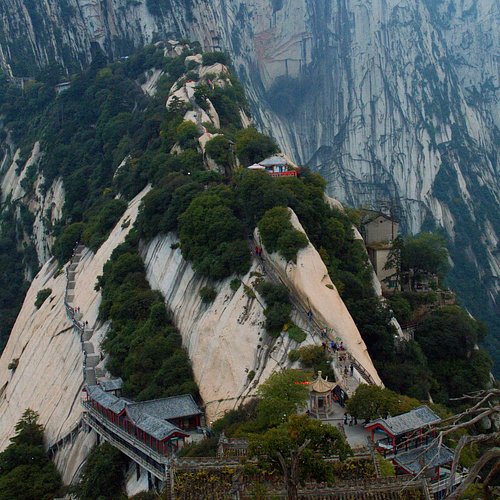 A scenic view of Weinan Qingan Temple Pagoda