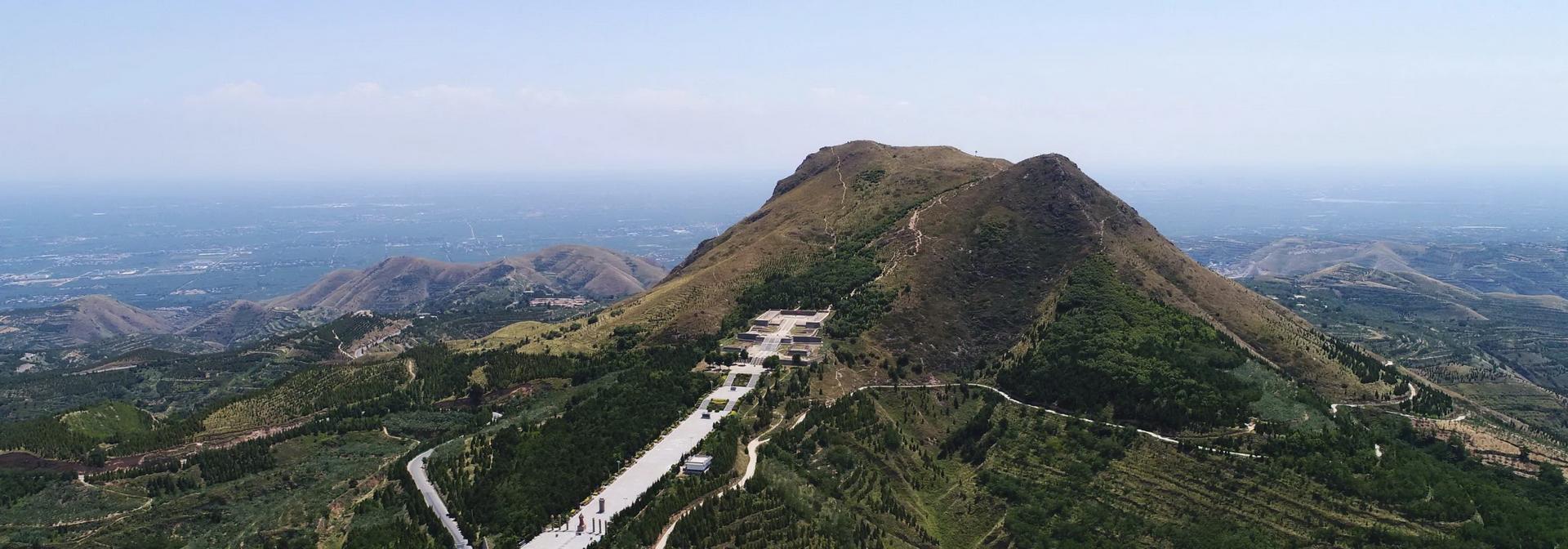 A scenic view of Weinan Yongyuanling Mausoleum