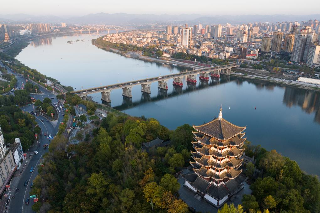 A scenic view of Weinan Yongyuanling Mausoleum