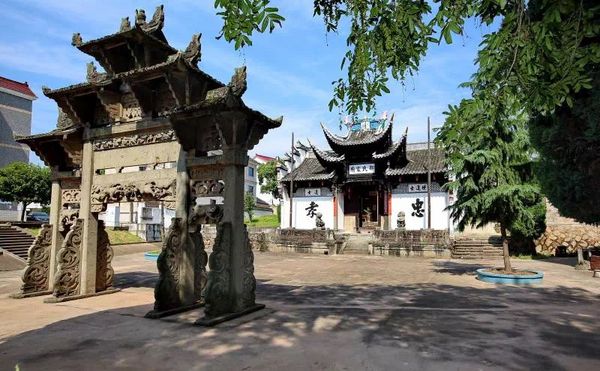 A scenic view of Wenzhou Qizhensi Wufota