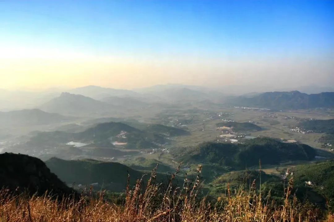 A scenic view of Wuhu Dagongshan Fenghuangshan Tongkuang Yizhi