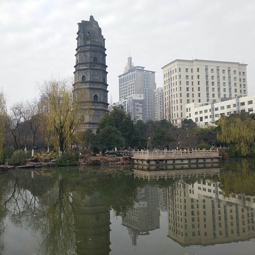 A scenic view of Wuxi Xingguosi Ta