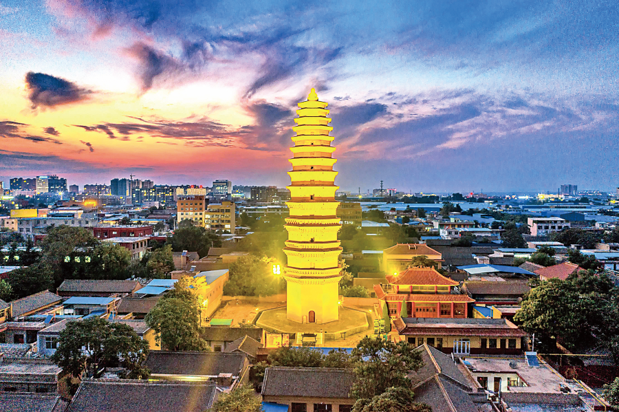 A scenic view of Wuxi Xingguosi Ta