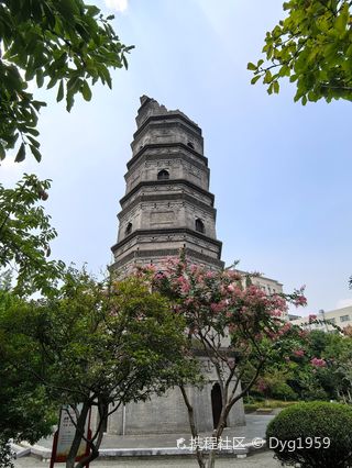 A scenic view of Wuxi Xingguosi Ta