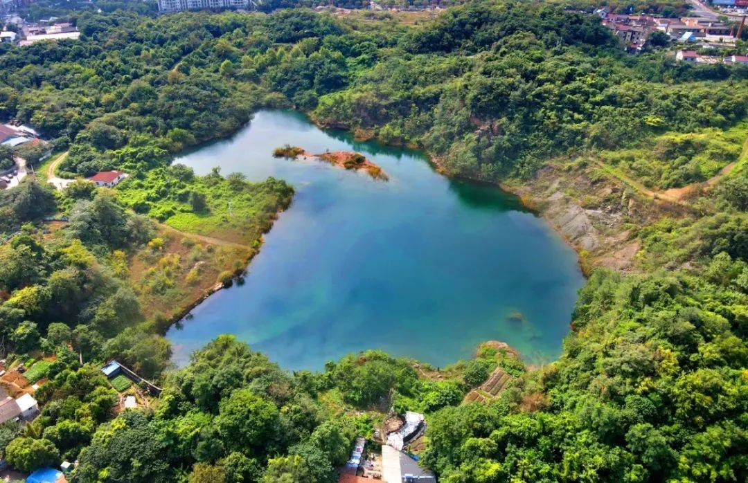 A scenic view of Wuxi Yixing Yaozhi