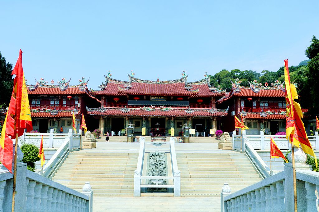 A scenic view of Xiamen Qing Baijiao Cijigong