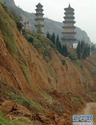 A scenic view of Xian Changan Huayan Temple Pagoda