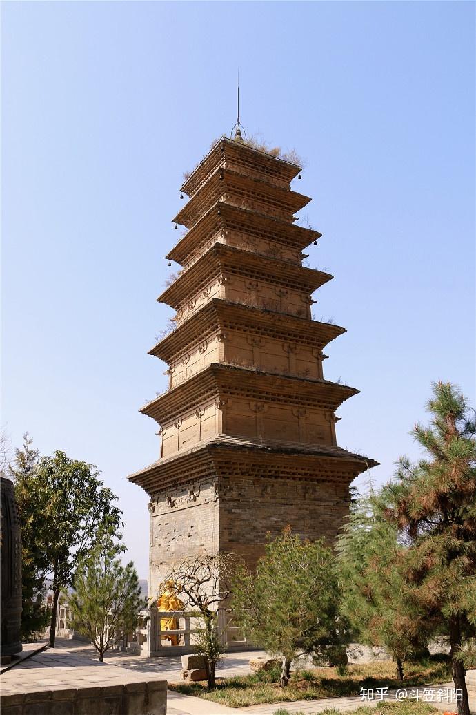 A scenic view of Xian Changan Huayan Temple Pagoda