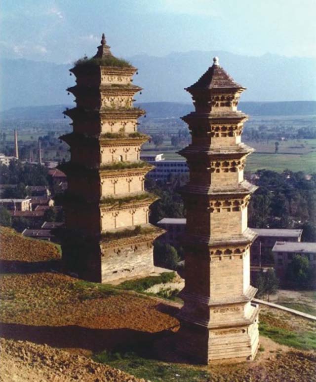 A scenic view of Xian Daqin Temple Pagoda