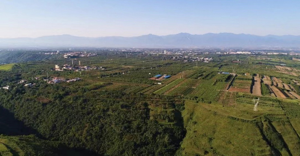 A scenic view of Xian Dou Empress Dowager Tomb