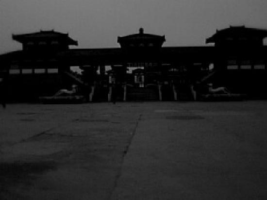 Experience the Grandeur of Xi’an’s Epang Palace: Tips for Travelers