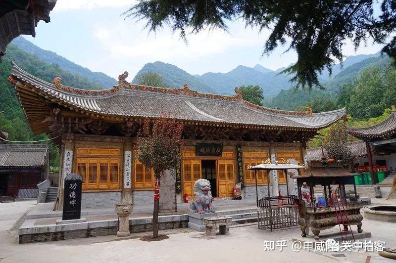 A scenic view of Xian Huxian Huayang Temple Dongyue Xiandian