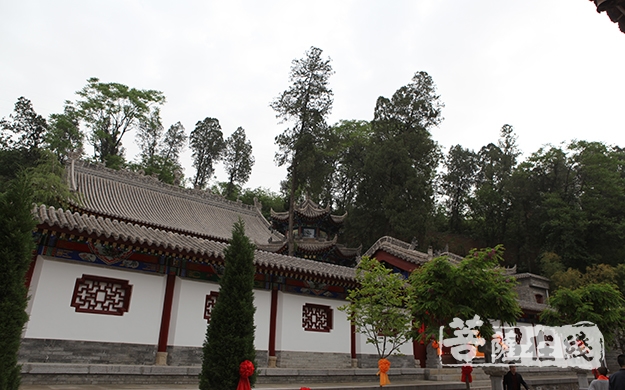 A scenic view of Xian Xingjiao Temple Pagoda