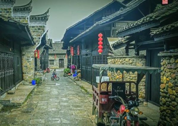A scenic view of Xiangxi Liye Maicha Zhanguo Muqun
