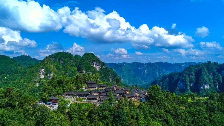 A scenic view of Xiangxi Liye Maicha Zhanguo Muqun