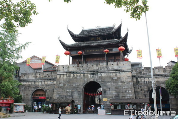 A scenic view of Xiangxi Qianzhou Wenmiao