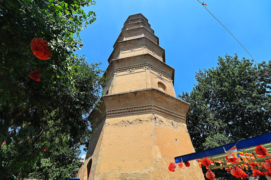 A scenic view of Xianyang Baoben Temple Pagoda