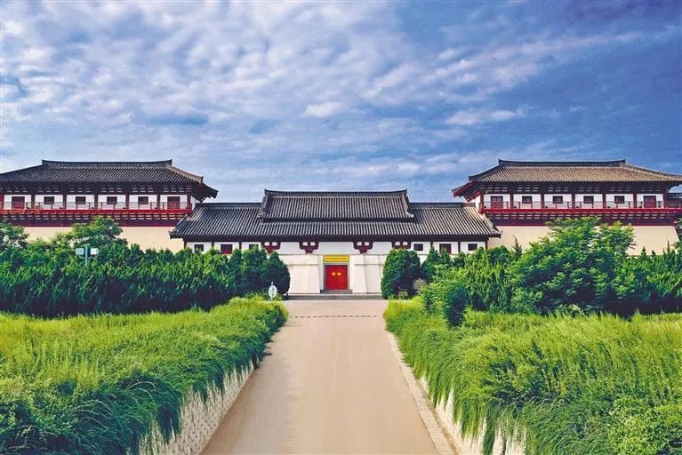 A scenic view of Xianyang Changling Mausoleum
