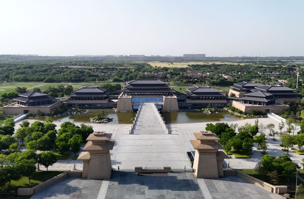 A scenic view of Xianyang Changling Mausoleum