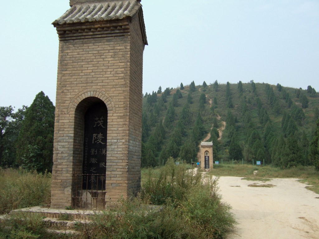A scenic view of Xianyang Maoling Mausoleum