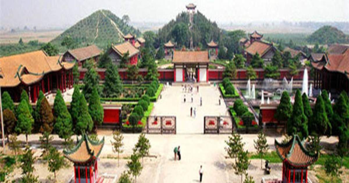 A scenic view of Xianyang Maoling Mausoleum