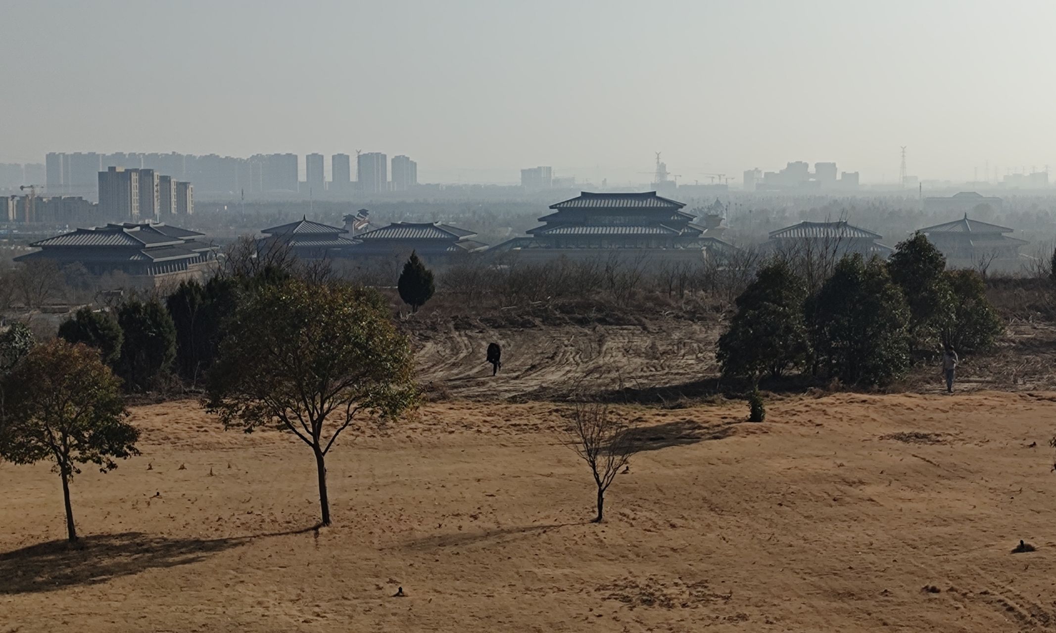 A scenic view of Xianyang Qin Xianyang City Site