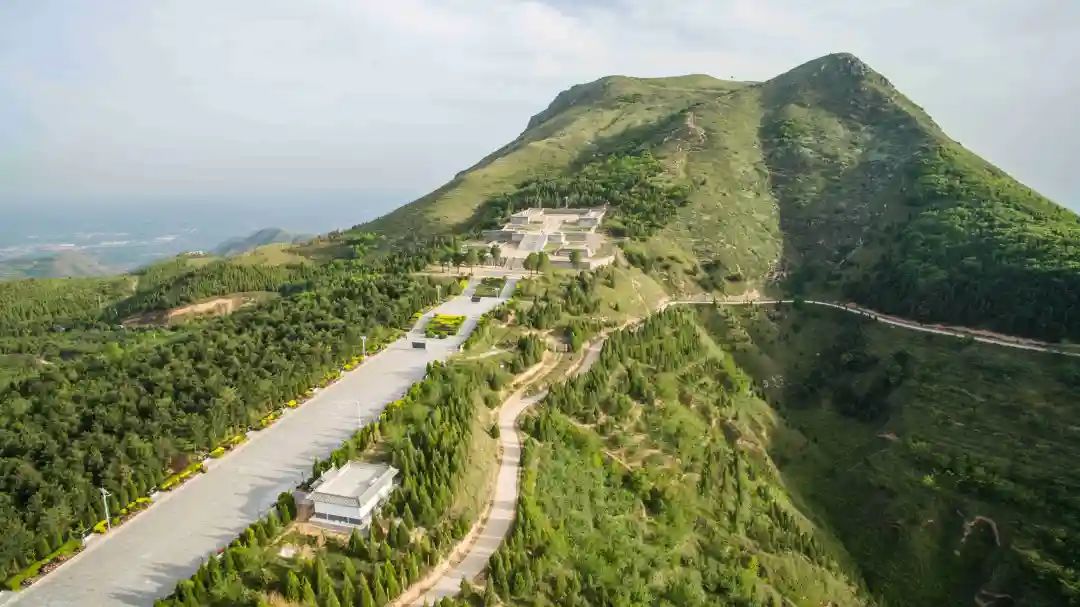 A scenic view of Xianyang Tailing Mausoleum