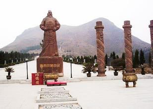 A scenic view of Xianyang Zhaoling Mausoleum