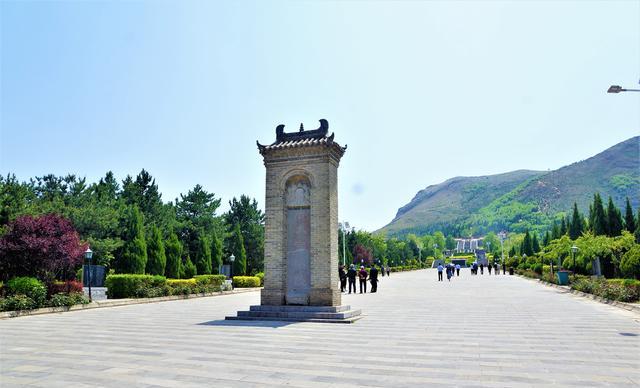 A scenic view of Xianyang Zhaoling Mausoleum