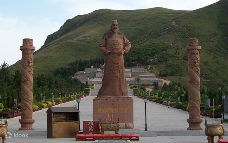 A scenic view of Xianyang Zhaoling Mausoleum