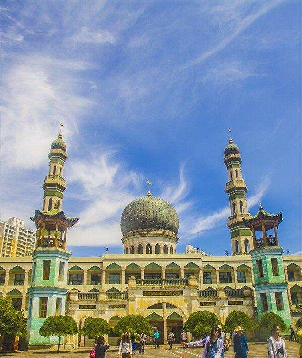 A scenic view of Xining Dongguan Qingzhendasi