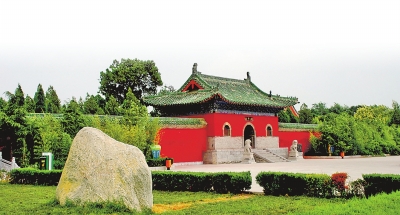 A scenic view of Xinxiang Biganmiao