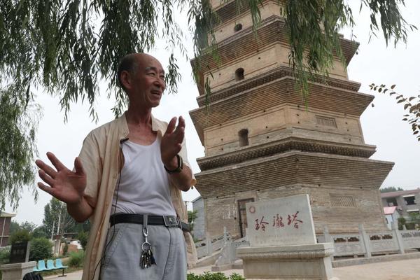 A scenic view of Xinxiang Linglongta