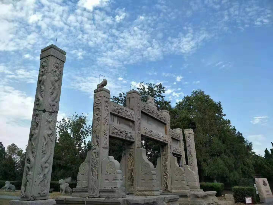 A scenic view of Xinxiang Lujianwangmu