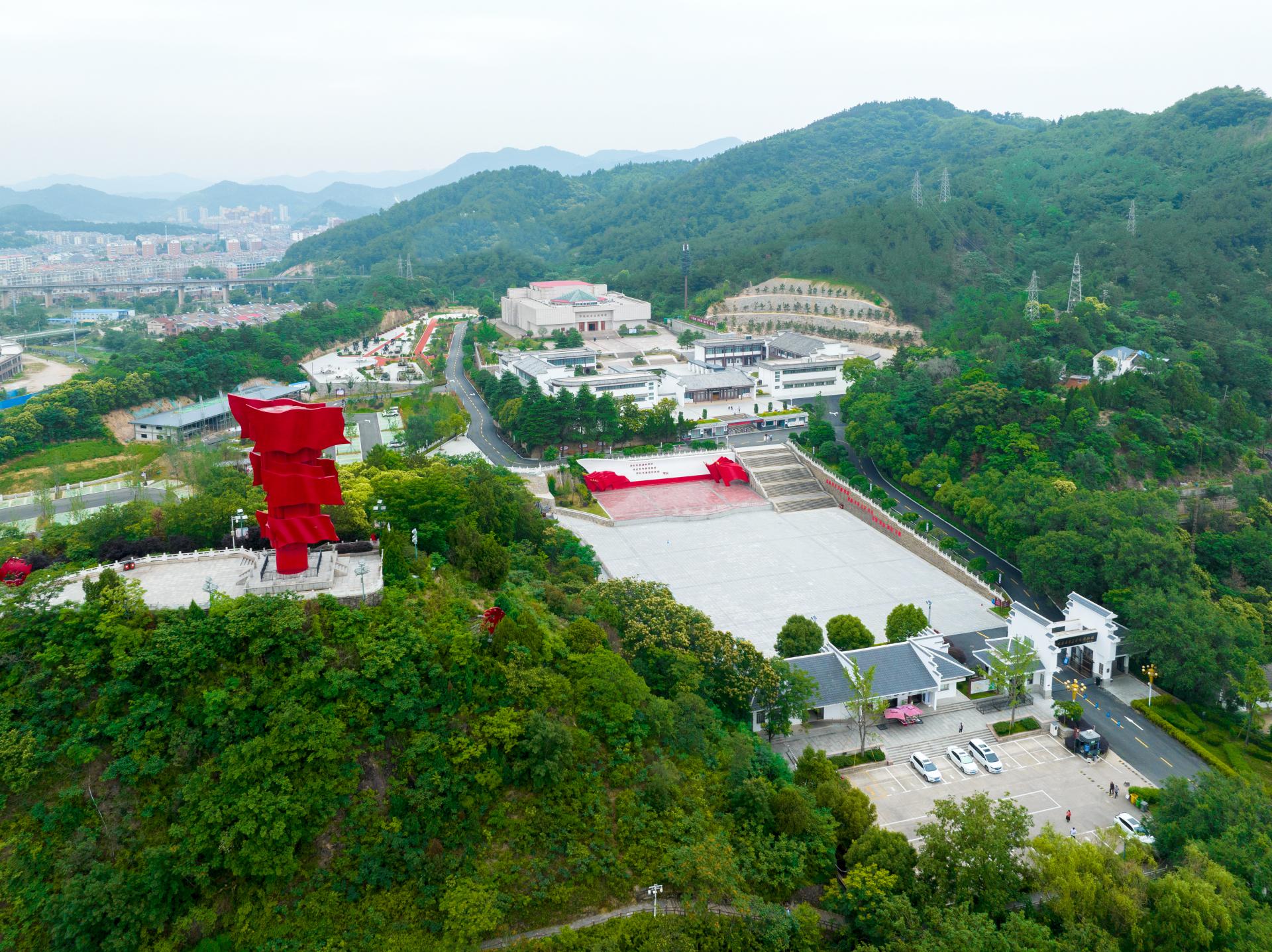 A scenic view of Xinyang Eyuwangeminggenjudijiuzhi