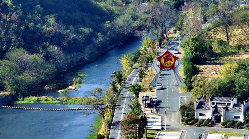 A scenic view of Xinyang Hongershiwujunchangzhengchufadi
