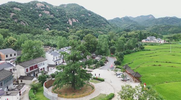 A scenic view of Xinyang Hongershiwujunchangzhengchufadi