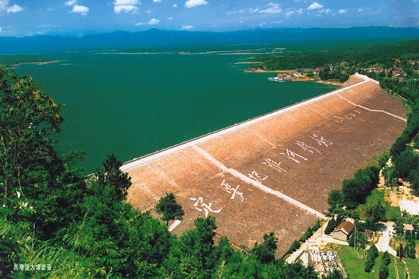 A scenic view of Xinyang Jiangguogucheng