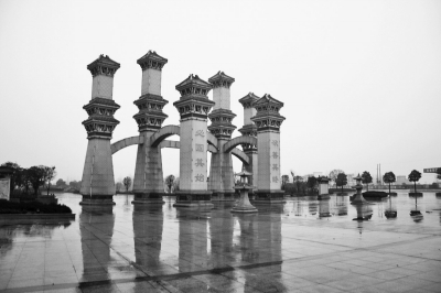 A scenic view of Xinyang Jiangguogucheng