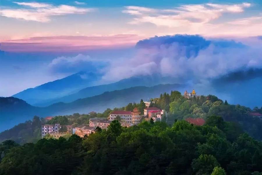 A scenic view of Xinyang Jigongshanjindaijianzhuqun