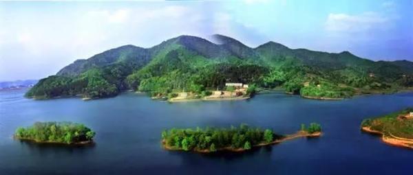 A scenic view of Xinyang Tianhumudi