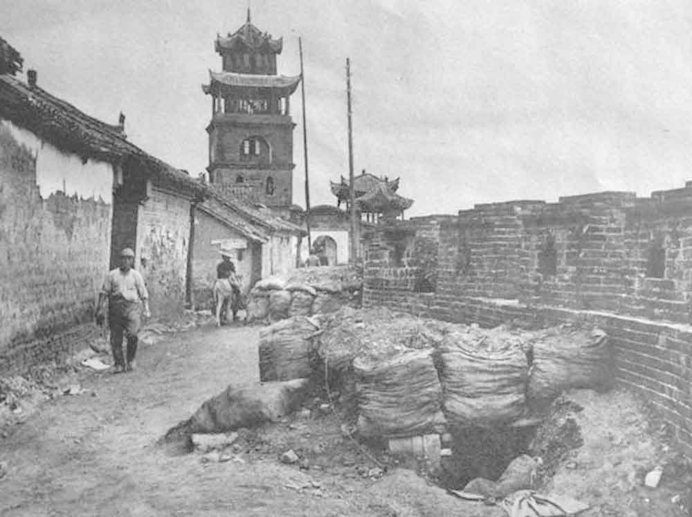 A scenic view of Xinyang Zhongguogongnonghongjundiyijunsilingbujiuzhi