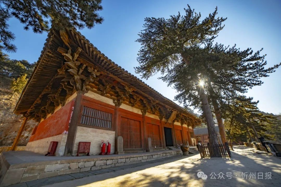A scenic view of Xinzhou Foguang Temple